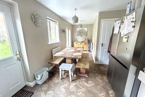 3 bedroom detached house for sale, Robinsons Drive, Blaydon-on-Tyne, Tyne and Wear, NE21 5GF