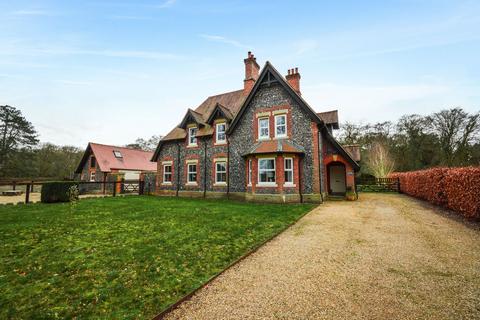 undefined, Lynford