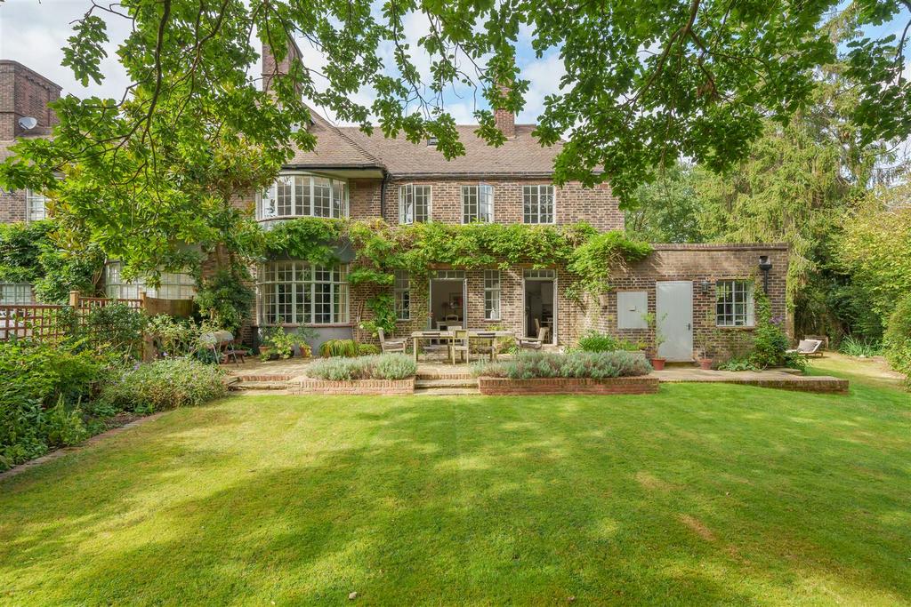 House exterior, garden