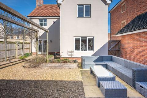 4 bedroom detached house for sale, Chain Free Spacious Four-Bedroom Home in Holt with Versatile Living and Private Gardens