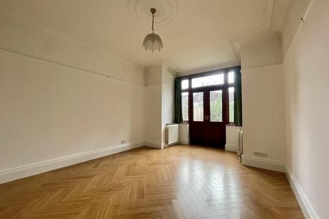 1 bedroom house to rent, Hulse Avenue, Barking IG11