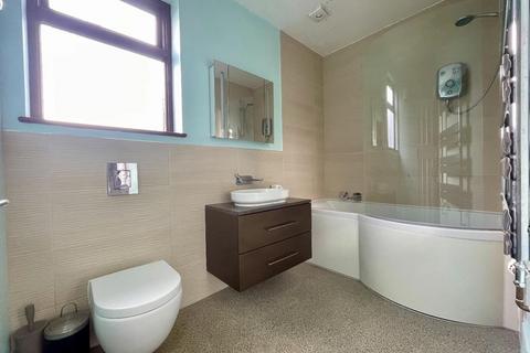 1 bedroom house to rent, Hulse Avenue, Barking IG11