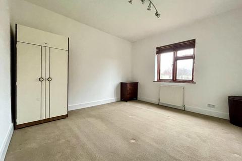 1 bedroom house to rent, Hulse Avenue, Barking IG11