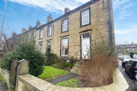 4 bedroom end of terrace house for sale, Syringa Street, Huddersfield