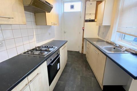 4 bedroom end of terrace house for sale, Syringa Street, Huddersfield