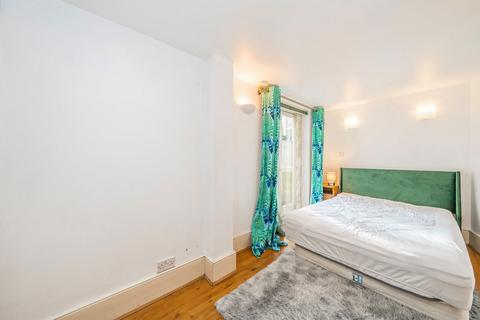 3 bedroom flat to rent, Barclay Road, London SW6