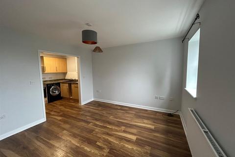2 bedroom flat to rent, Goddington Road, Strood