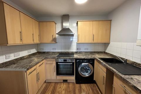 2 bedroom flat to rent, Goddington Road, Strood