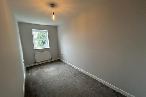 2 bedroom flat to rent, Goddington Road, Strood