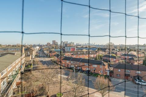 1 bedroom apartment for sale, Leyton Grange Estate, London