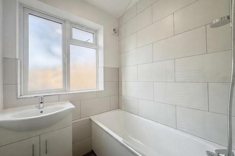 2 bedroom maisonette to rent, Harrow Road, Wembley