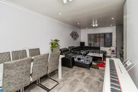 3 bedroom terraced house for sale, Carrington Road, WEDNESBURY