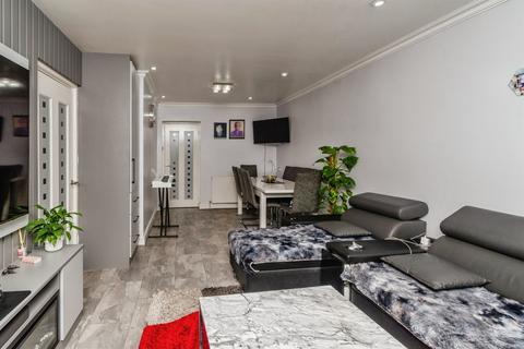 3 bedroom terraced house for sale, Carrington Road, WEDNESBURY