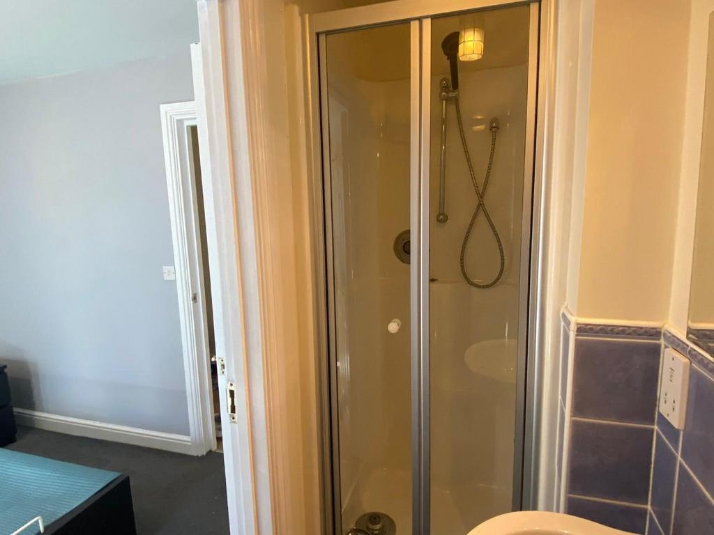 Ensuite.jpeg
