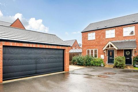 3 bedroom semi-detached house for sale, Banbury,  Oxfordshire,  OX16