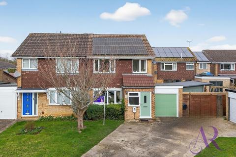 3 bedroom semi-detached house for sale, Carlyle Close, Newport Pagnell