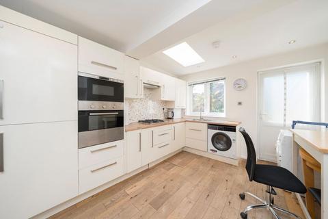 2 bedroom flat to rent, Kingswear Road, London NW5