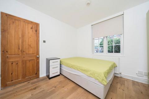 2 bedroom flat to rent, Kingswear Road, London NW5