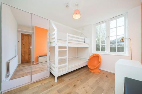 2 bedroom flat to rent, Kingswear Road, London NW5