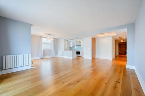 2 bedroom flat to rent, Waterside Point, Battersea, SW11