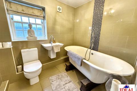 5 bedroom barn conversion for sale, South Farm Drive, Skellow, Doncaster