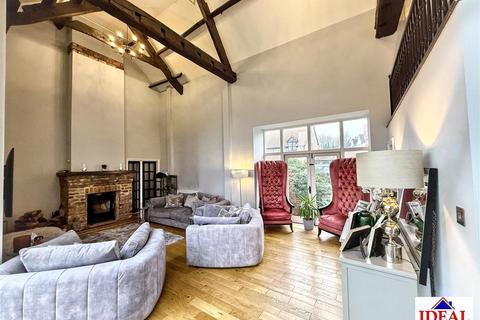 5 bedroom barn conversion for sale, South Farm Drive, Skellow, Doncaster