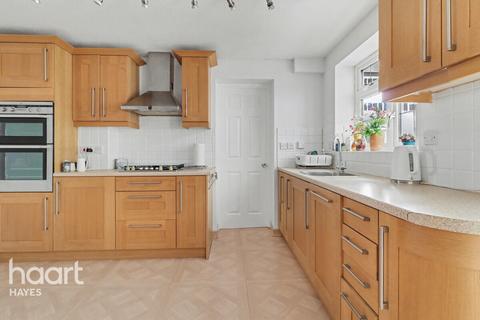 3 bedroom semi-detached house for sale, Telford Way, Hayes
