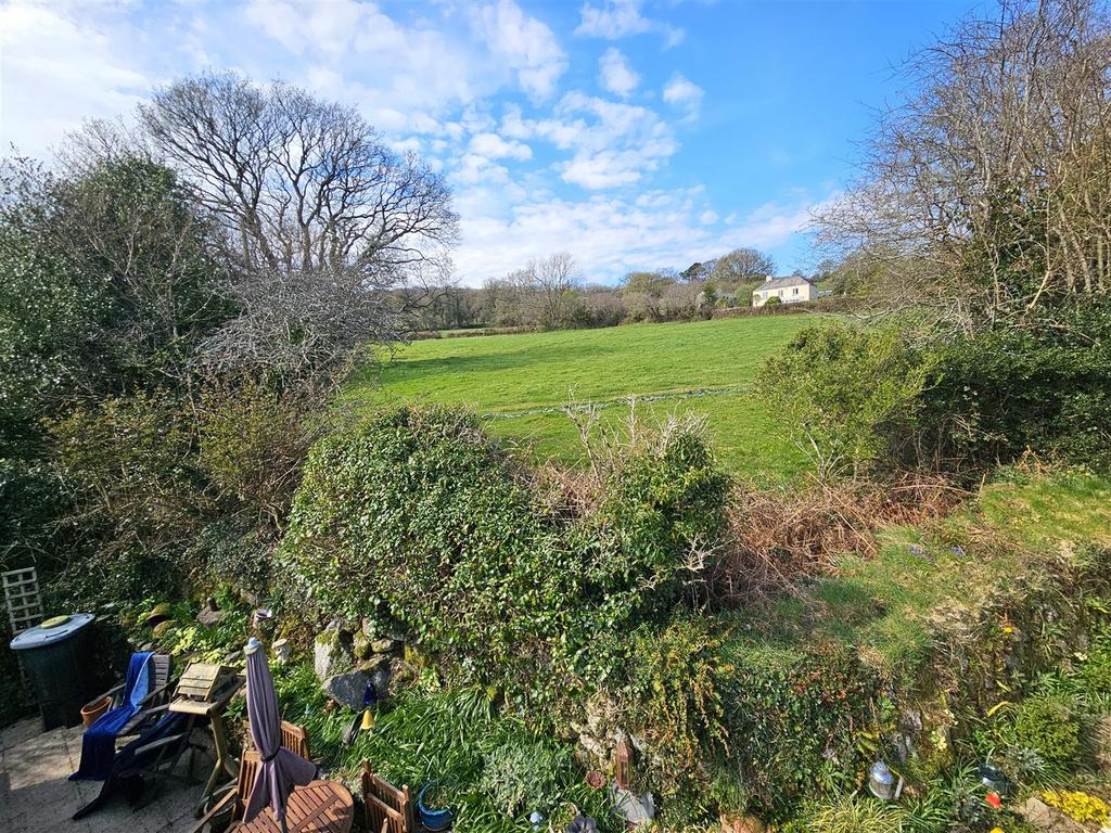 Adjoining Farmland to Rear.jpg