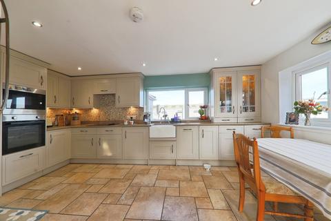 5 bedroom detached house for sale, Thirtleby, Hull, HU11 4LL