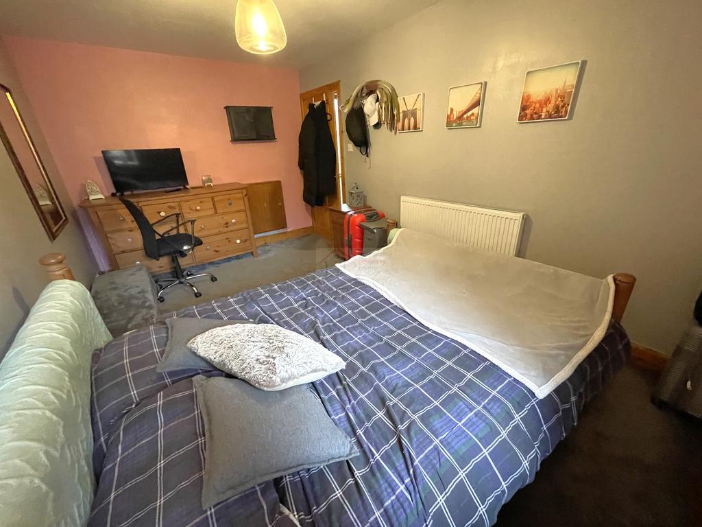 Bedroom 3b.JPG