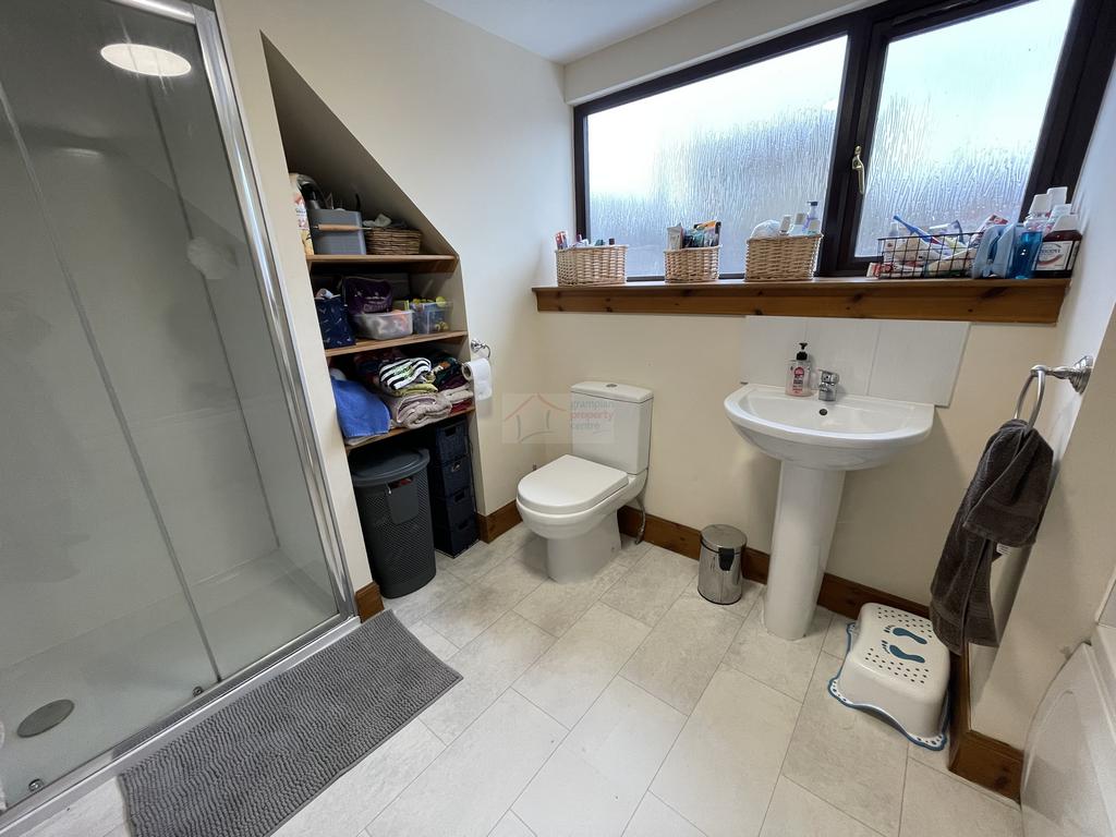 Bathroom a.JPG