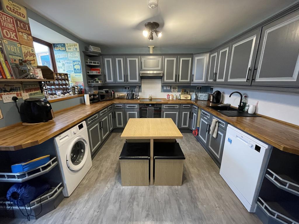 Kitchen a.JPG