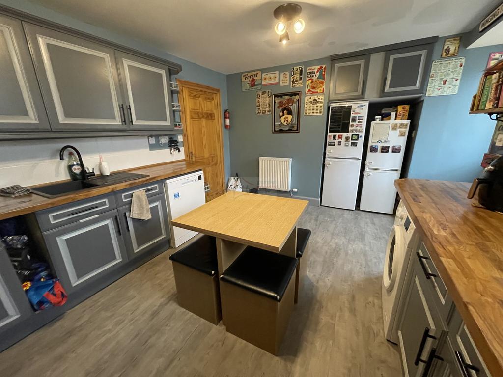 Kitchen b.JPG