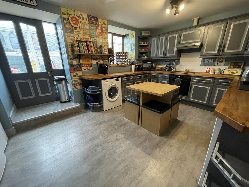 Kitchen c.JPG