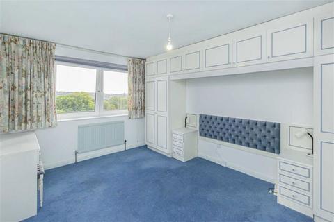 2 bedroom flat to rent, Broom Park, Teddington TW11