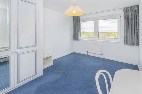 2 bedroom flat to rent, Broom Park, Teddington TW11