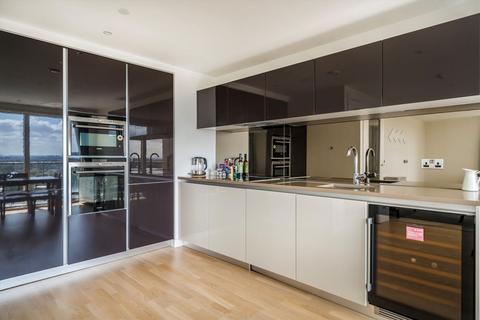3 bedroom flat for sale, Pump House Crescent, Brentford TW8