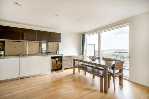 3 bedroom flat for sale, Pump House Crescent, Brentford TW8