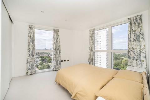3 bedroom flat for sale, Pump House Crescent, Brentford TW8