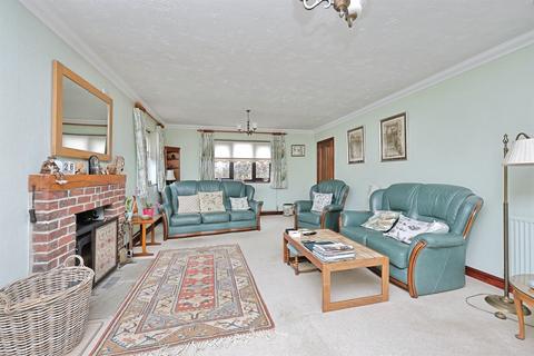 4 bedroom detached house for sale, Narborough Road, Pentney