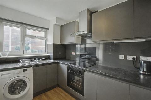 undefined, St. Saviours Estate, London
