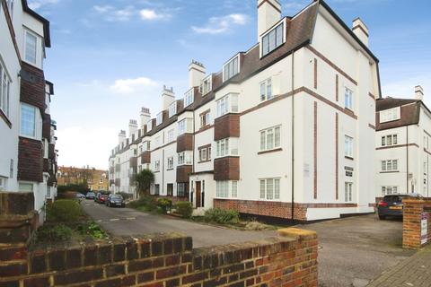 3 bedroom apartment to rent, Barrow Road, London, SW16