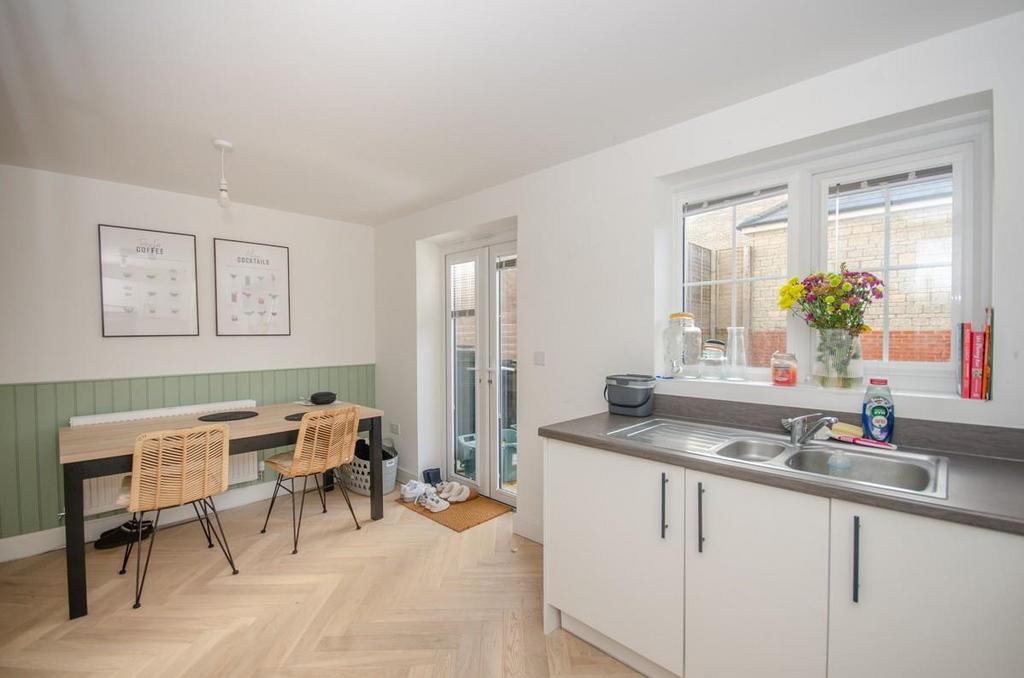 Kitchen pic 2.jpg