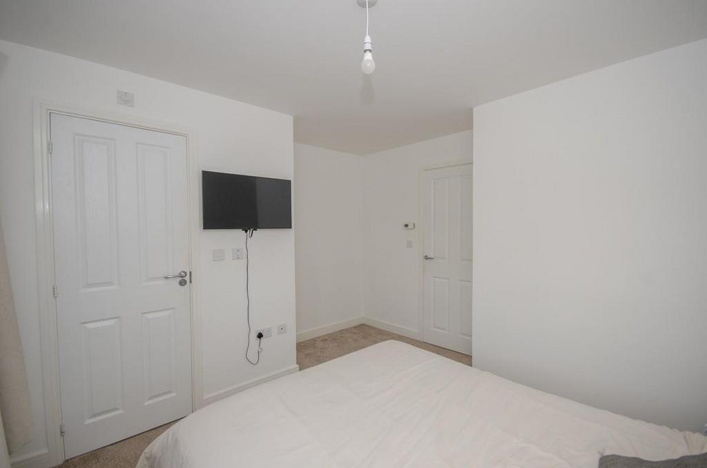 Bedroom one pic 2.jpg