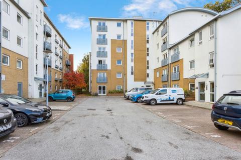 1 bedroom flat for sale, Trafalgar Gardens, Crawley