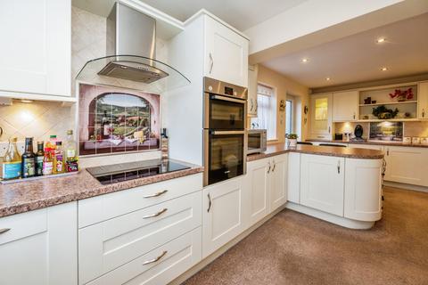 3 bedroom detached house for sale, Bronte Drive, Kidderminster, DY10