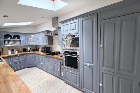 4 bedroom terraced house to rent, Patriotic Place, Jersey JE2