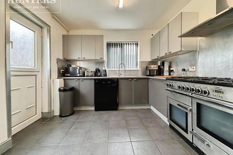 4 bedroom semi-detached house for sale, Dearne Road, Brampton, Barnsley