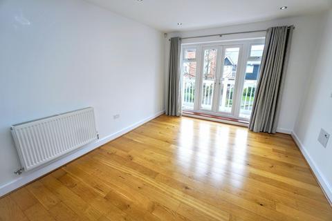 2 bedroom flat for sale, Chequers Avenue, High Wycombe HP11