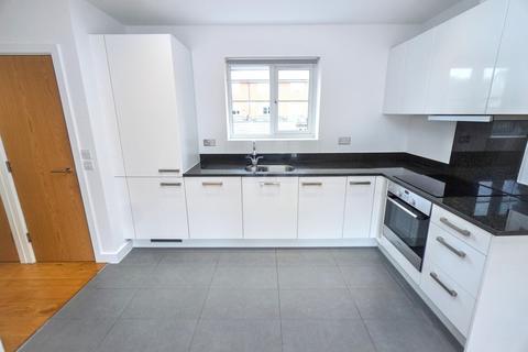 2 bedroom flat for sale, Chequers Avenue, High Wycombe HP11